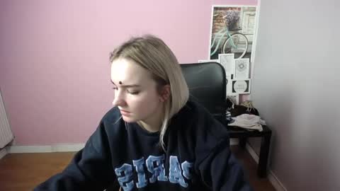viktoria_lovely online show from January 2, 2025, 9:22 am