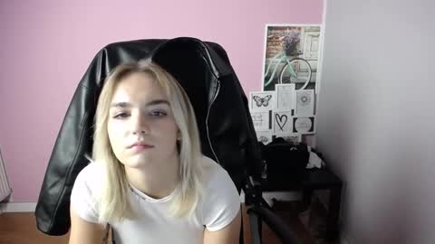 viktoria_lovely online show from October 10, 2025, 10:36 am