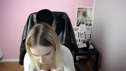 viktoria_lovely online show from October 13, 2025, 11:21 am