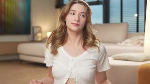 Lana online show from September 19, 2025, 2:18 pm