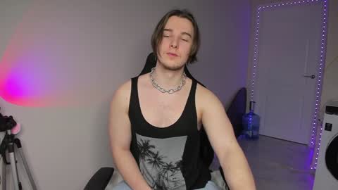 Snapshot of vincent__strong chatting on December 6, 2024, 8:05 am Vincent Strong online show from December 6, 2024, 8:05 am