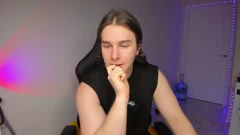 Snapshot of vincent__strong chatting on December 27, 2024, 12:12 pm Vincent Strong online show from December 27, 2024, 12:12 pm