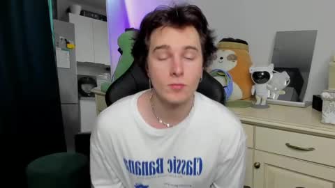 Vincent Strong online show from April 19, 2026, 9:19 am