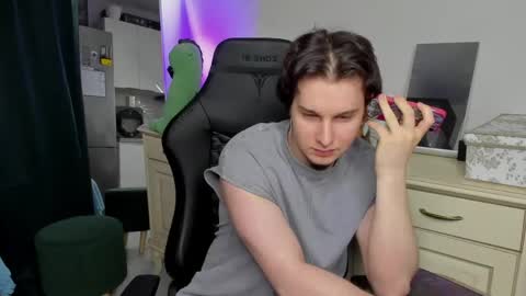 Vincent Strong online show from April 24, 2026, 10:18 am