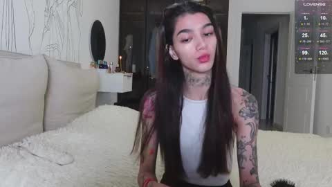 vinkitinkii online show from November 16, 2025, 5:35 am