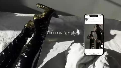 Snapshot of vinylstore chatting on December 14, 2025, 3:28 pm Diva Silvia online show from December 14, 2025, 3:28 pm