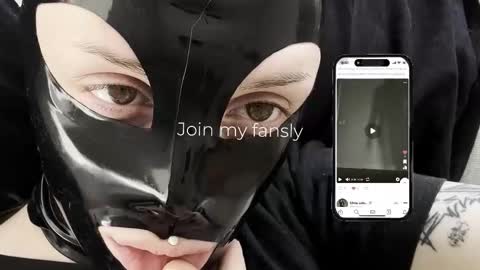 Snapshot of vinylstore chatting on December 17, 2025, 4:46 pm Diva Silvia online show from December 17, 2025, 4:46 pm