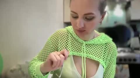 Funny  girl online show from February 16, 2025, 5:04 am