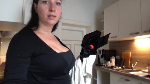 Vio online show from September 15, 2025, 7:52 am