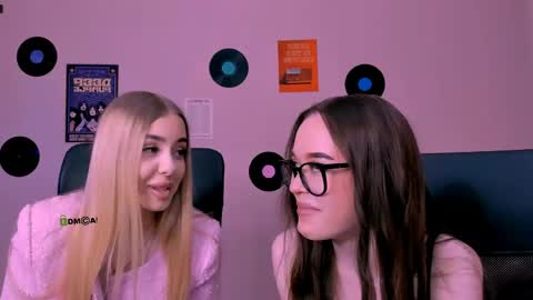 Snapshot of viola_sweet_ chatting on May 13, 2026, 8:34 am viola_sweet_ online show from May 13, 2026, 8:34 am