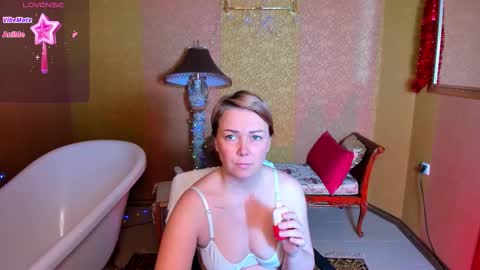 Snapshot of violarayden chatting on December 21, 2025, 4:30 am Viola online show from December 21, 2025, 4:30 am