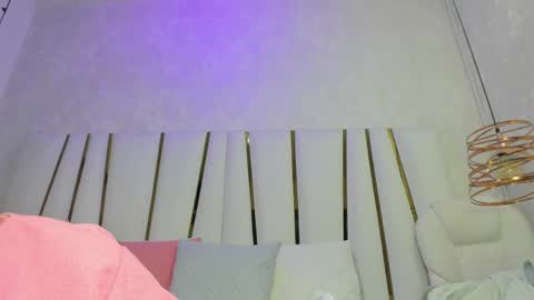 violeet_gray online show from May 21, 2026, 11:39 am