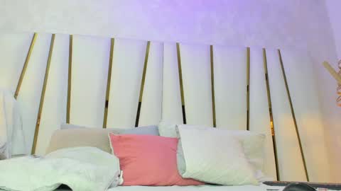 violeet_gray online show from May 24, 2026, 11:26 am