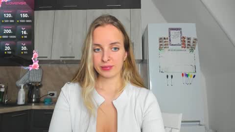 Violet online show from December 10, 2024, 1:44 pm