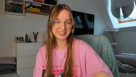 Violet online show from December 2, 2025, 11:37 am