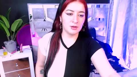 Violet  online show from September 16, 2025, 3:07 am