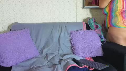 violet_jones23_aws online show from January 12, 2026, 5:40 pm