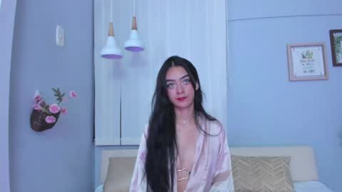 violet_moonligth online show from June 8, 2026, 2:06 pm