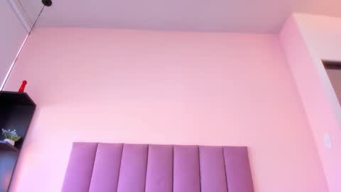 violet online show from December 1, 2025, 1:38 pm