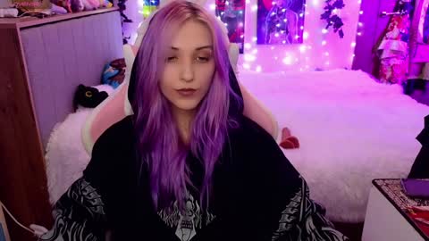 Snapshot of violet_noir_ chatting on January 31, 2025, 8:11 am Deya online show from January 31, 2025, 8:11 am