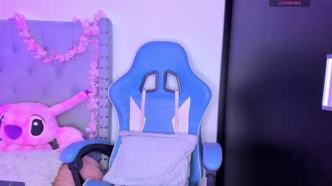  Violet  online show from September 12, 2025, 1:33 pm