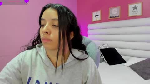 violet_sinclair online show from April 7, 2026, 11:32 am