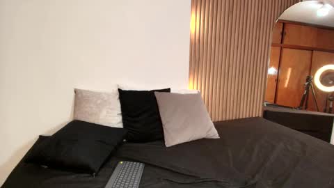 Violet  online show from March 3, 2025, 4:35 pm