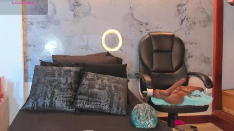 Violet  online show from September 30, 2025, 3:33 am