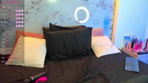 Violet  online show from November 7, 2025, 4:23 am