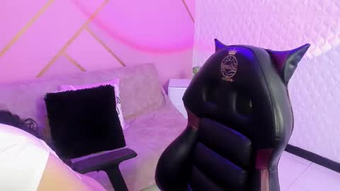     online show from December 22, 2025, 9:45 pm