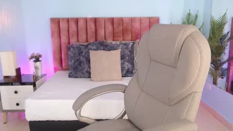 Snapshot of violeta_leon chatting on March 3, 2026, 3:12 am Violeta leon online show from March 3, 2026, 3:12 am