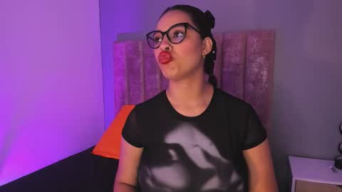 Snapshot of violetaacollinss chatting on March 11, 2026, 2:56 pm violeta online show from March 11, 2026, 2:56 pm