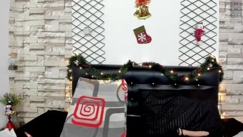 Snapshot of violetaqueen_ chatting on December 5, 2024, 8:44 pm Violeta online show from December 5, 2024, 8:44 pm