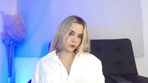 Violeta online show from November 20, 2025, 2:50 pm