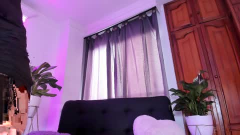 Snapshot of violetarainn chatting on May 2, 2026, 5:29 pm Violeta online show from May 2, 2026, 5:29 pm