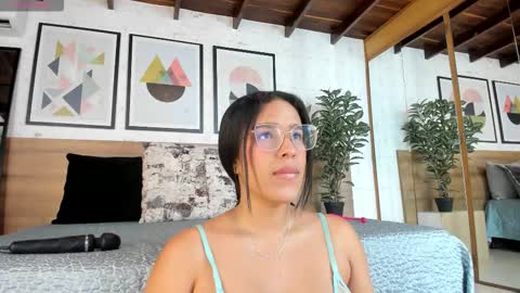 violetarossi1 online show from October 24, 2025, 11:28 am