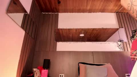 Violet online show from February 26, 2026, 1:43 pm