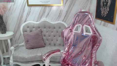 violeth_b online show from December 5, 2024, 12:33 pm