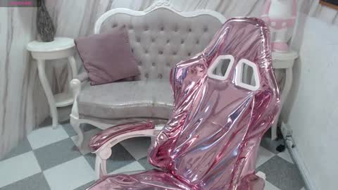 violeth_b online show from December 9, 2024, 12:40 pm