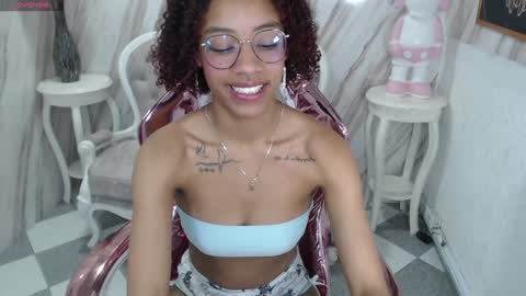 violeth_b online show from December 11, 2024, 6:52 pm