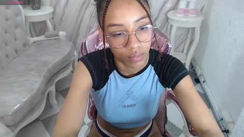 violeth_b online show from December 23, 2024, 6:48 pm