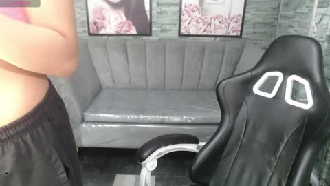 violeth_b online show from October 4, 2025, 1:20 pm