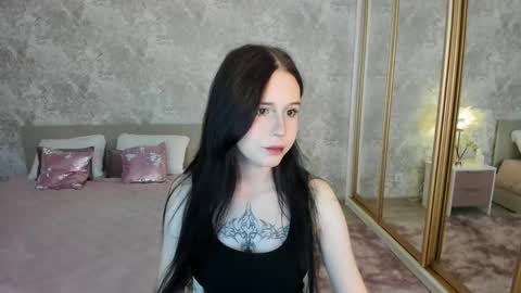 Snapshot of violetharmee chatting on May 9, 2026, 4:17 am violetharmee online show from May 9, 2026, 4:17 am