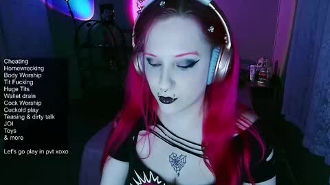 Violet October online show from September 26, 2025, 8:40 am