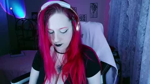 Violet October online show from September 27, 2025, 9:36 am