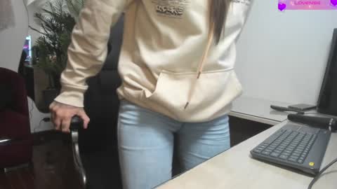 violetparkker online show from January 8, 2025, 1:41 pm