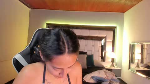 violetskinny online show from December 23, 2024, 12:57 am