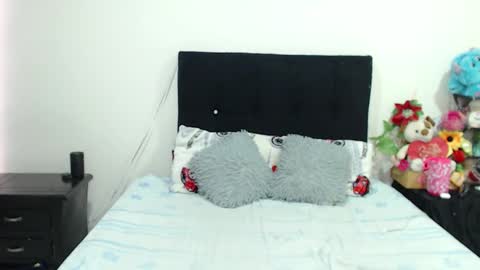 violeta  online show from February 6, 2025, 6:46 pm