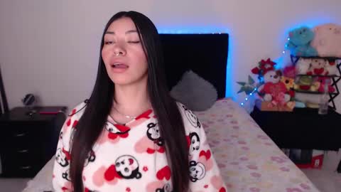 violeta  online show from March 11, 2025, 10:53 pm