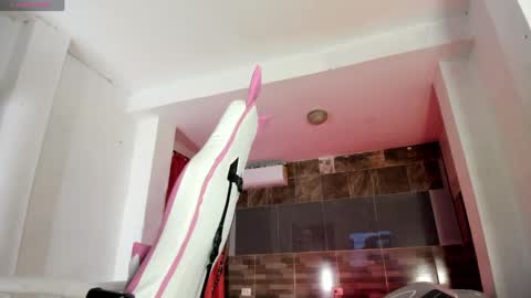 Snapshot of violett_lara chatting on April 30, 2026, 10:14 pm violett online show from April 30, 2026, 10:14 pm